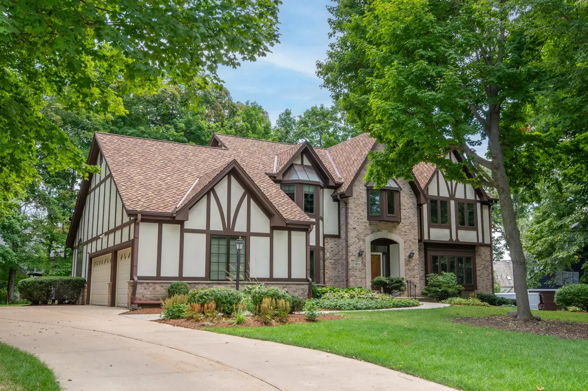 3820 Charter Point Ct, Brookfield, WI 53045 - #1