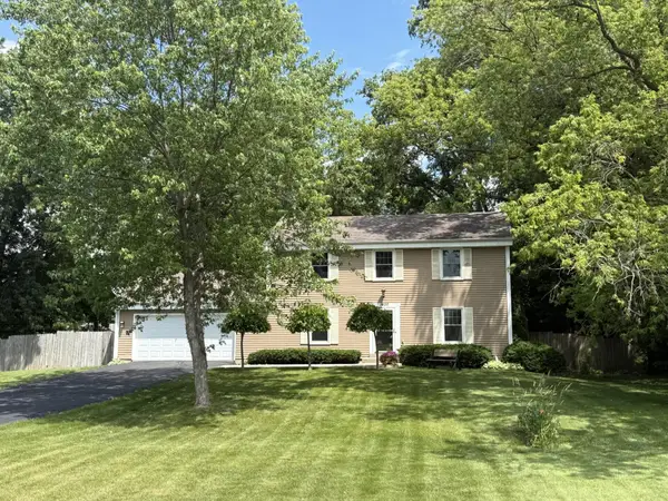 1400 S Ridgeway Rd, New Berlin, WI 53146