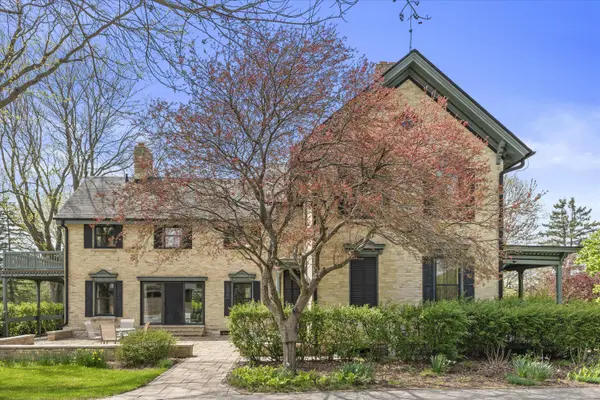 N72W13449 Good Hope Rd, Menomonee Falls, WI 53051
