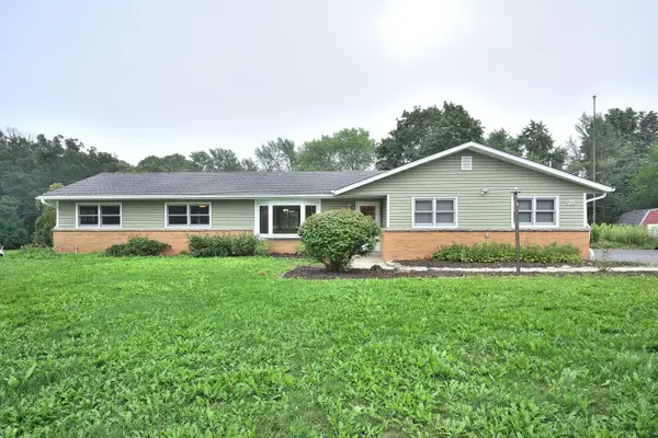 W164N5080 Lone Oak Ln, Menomonee Falls, WI 53051