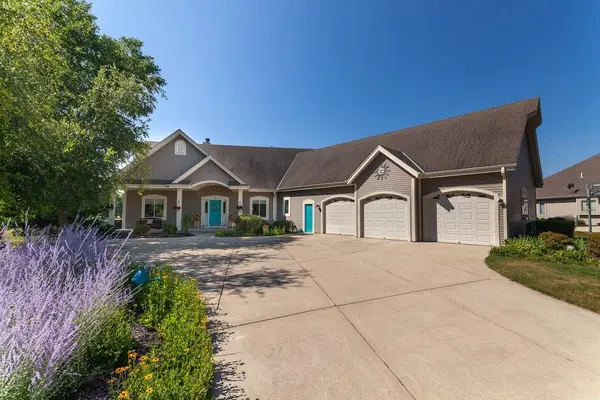 387 Still Water Ct, Dousman, WI 53118