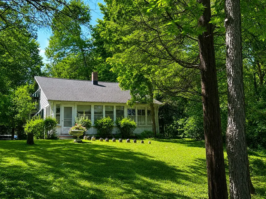 2564 N Huebner Rd, Summit, WI 53066 - #2