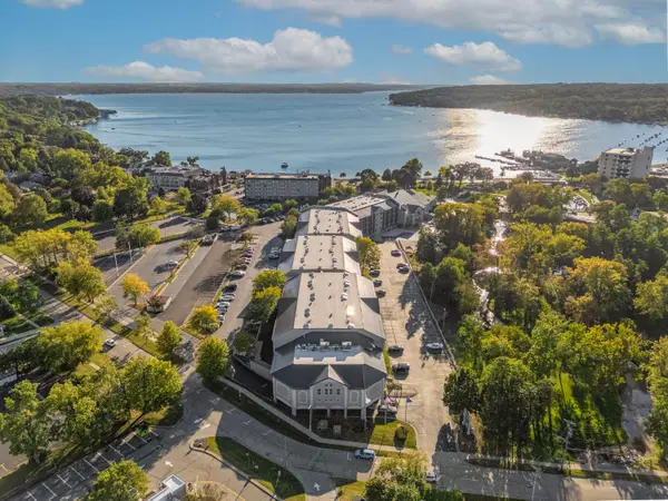 111 Center St, Lake Geneva, WI 53147