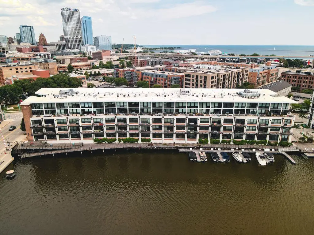 311 E Erie St, Milwaukee, WI 53202 - #1