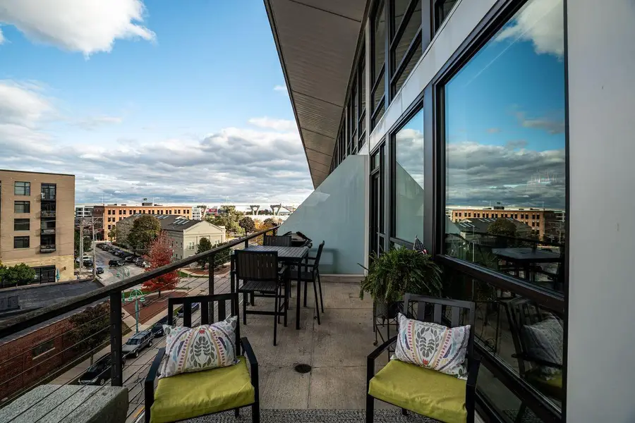 311 E Erie St, Milwaukee, WI 53202 - #3