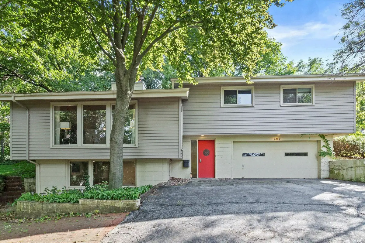 609 Downing Dr, Waukesha, WI 53186 - #1