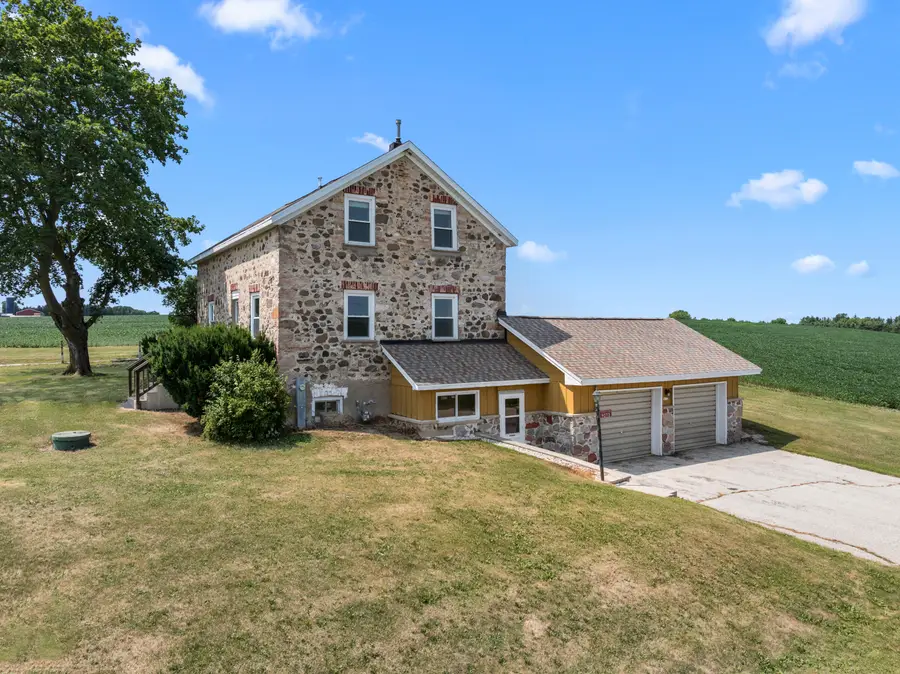 9073 Boltonville Rd, Farmington, WI 53040 - #2