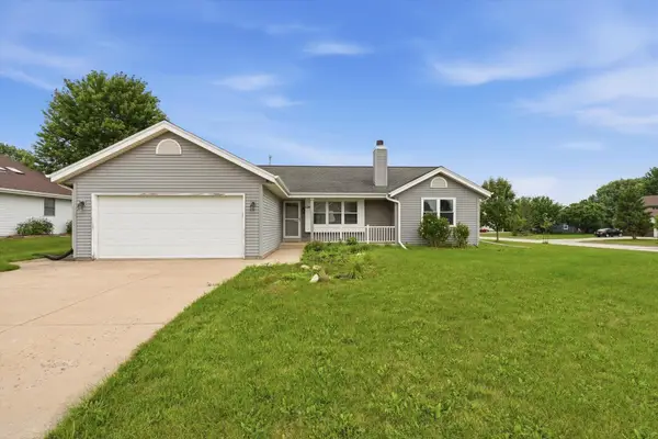 124 Small Farm Rd, Mukwonago, WI 53149