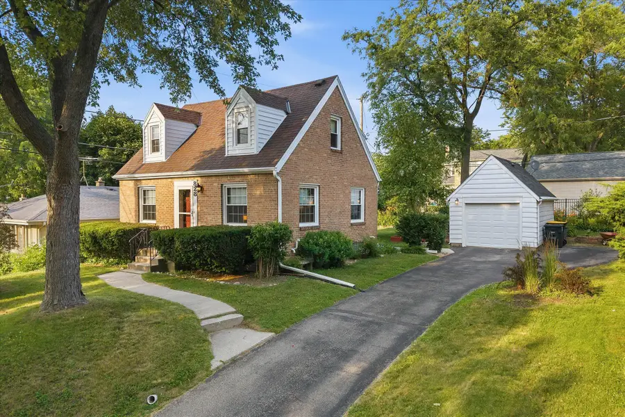 828 N 113th St, Wauwatosa, WI 53226 - #3