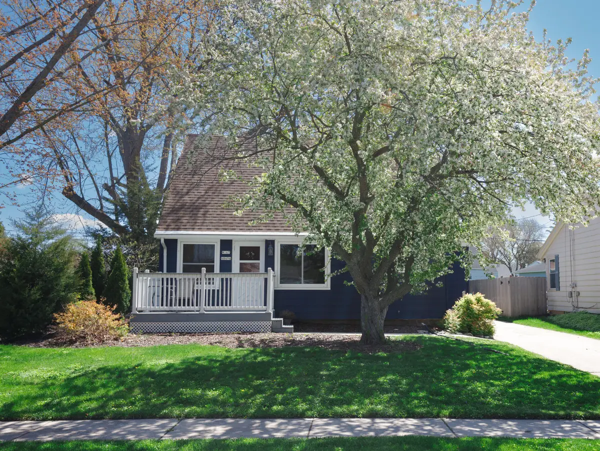 W167N8494 Theodore Ave, Menomonee Falls, WI 53051 - #1