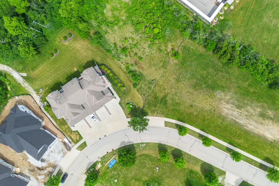 6741 S Prairiewood Ln, Franklin, WI 53132 - #2
