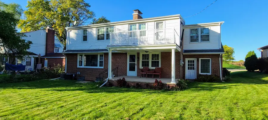 9715 W Wisconsin Ave, Wauwatosa, WI 53226 - #3