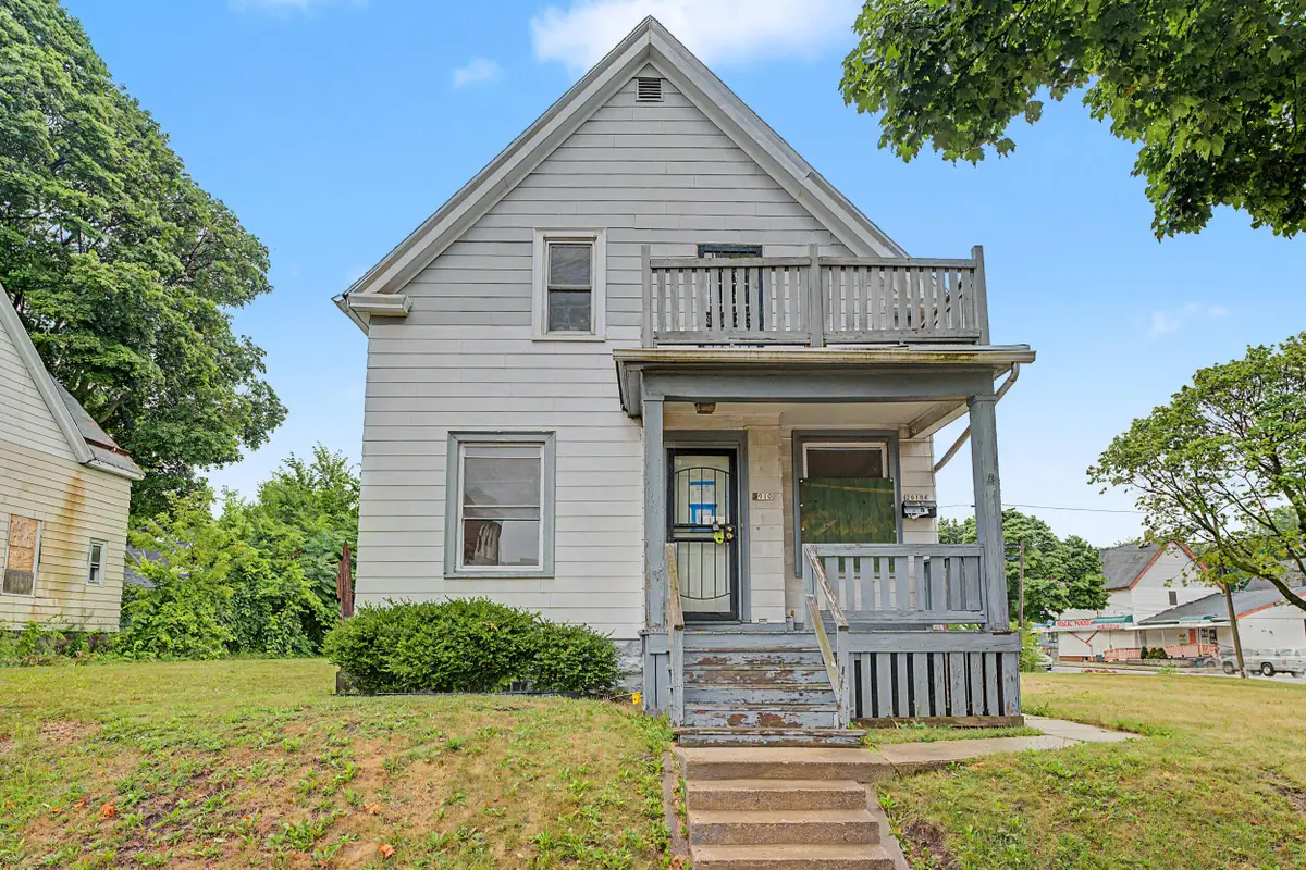 2910 N 17th St, Milwaukee, WI 53206 - #1