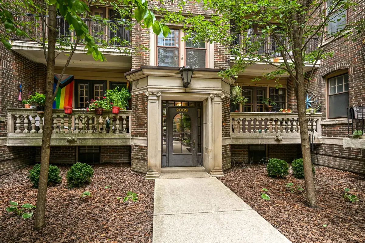 2009 N Prospect Ave, Milwaukee, WI 53202 - #1