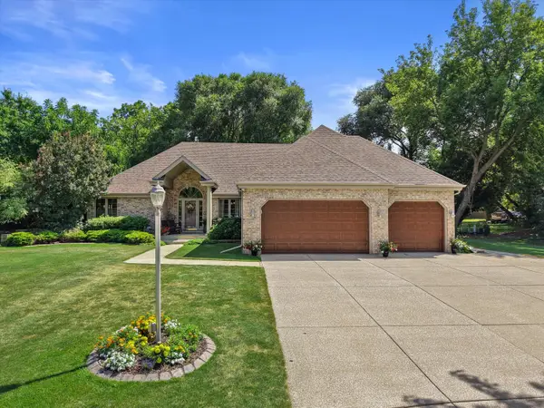11221 W Drake Ln, Franklin, WI 53132