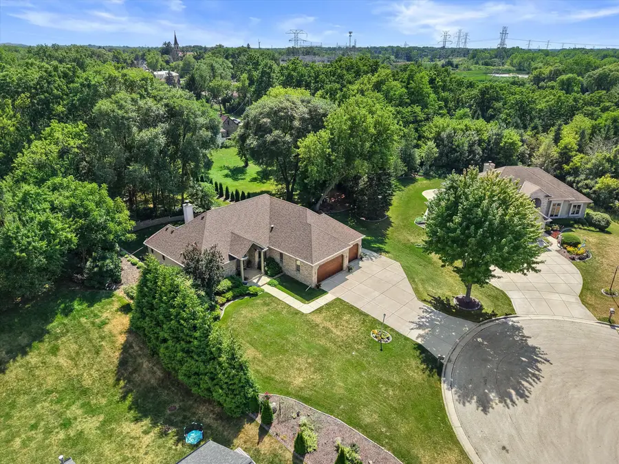 11221 W Drake Ln, Franklin, WI 53132 - #2