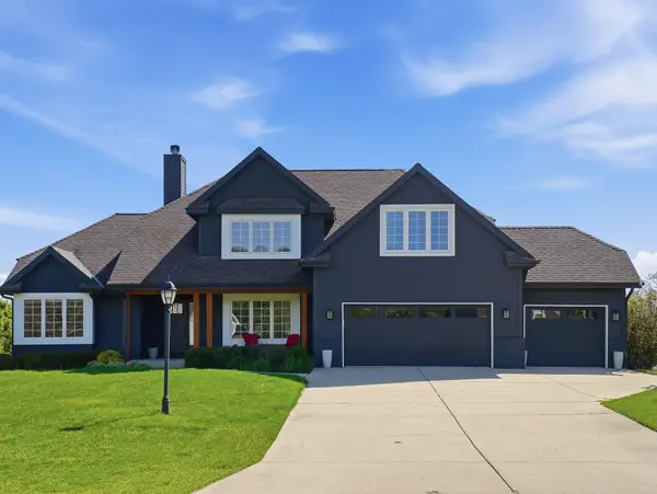 W126N6432 Willow Ct, Menomonee Falls, WI 53051