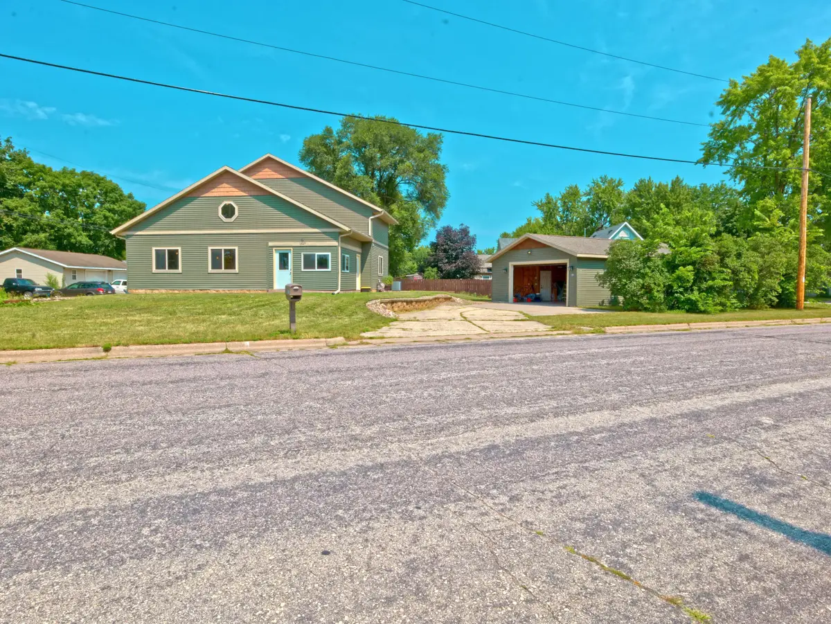 1627 Salem Rd, La Crosse, WI 54603 - #1