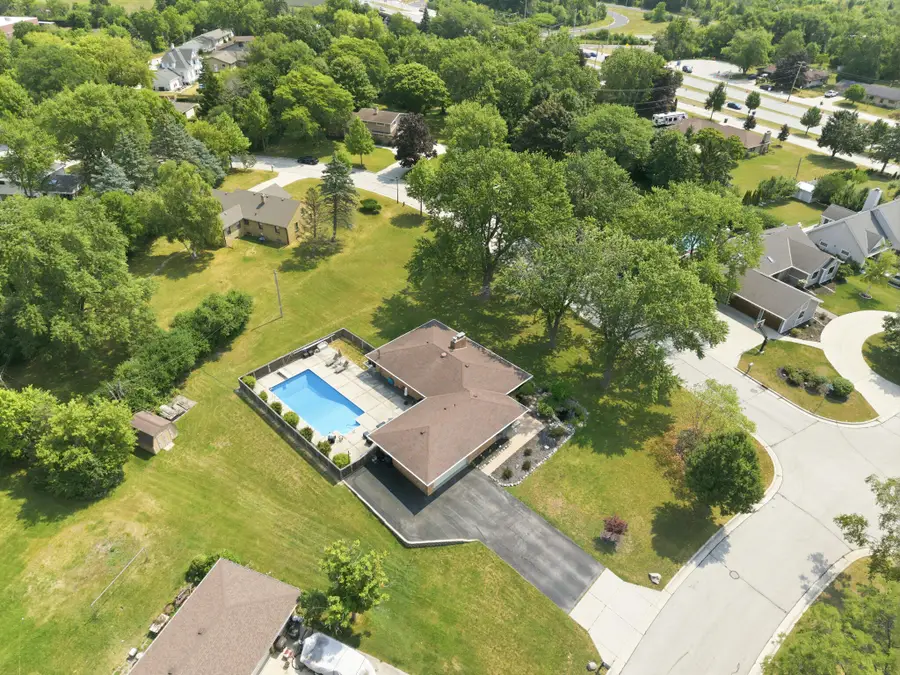 10400 W Pallottine Dr, Greenfield, WI 53228 - #2