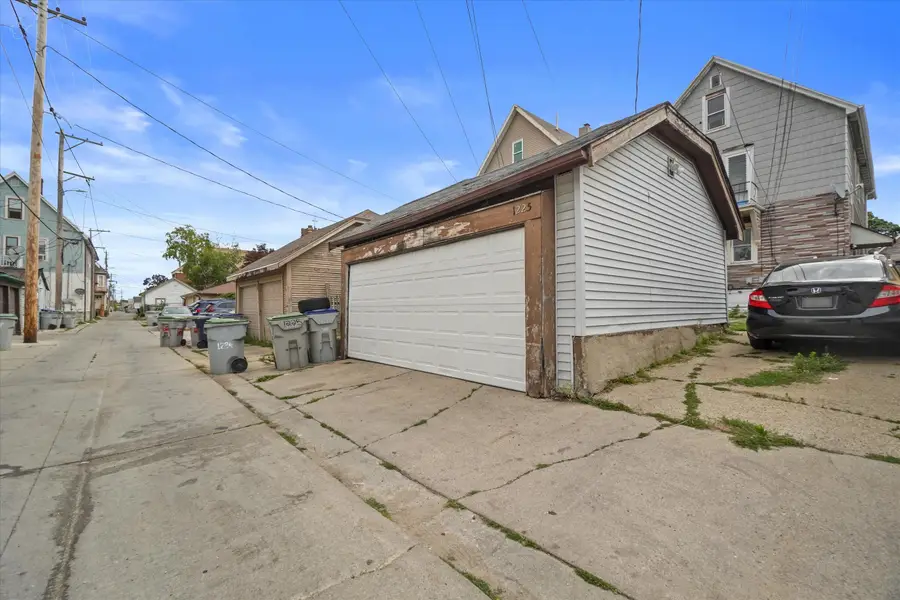 1225 S 35th St, Milwaukee, WI 53215 - #3