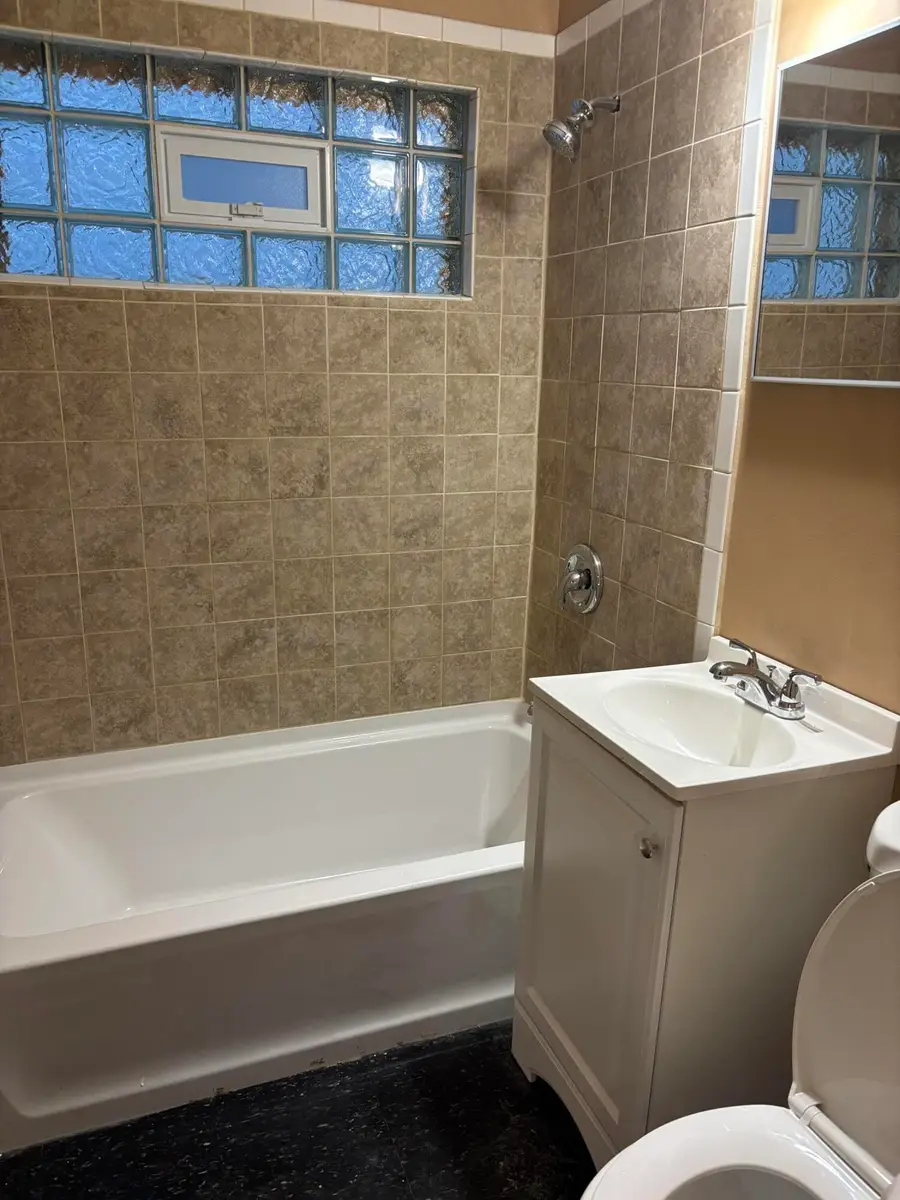 5112 W Center St, Milwaukee, WI 53210 - #3