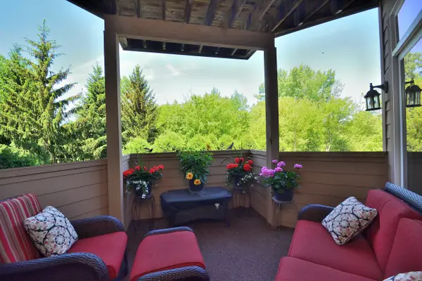 N74W13737 Appleton Ave, Menomonee Falls, WI 53051