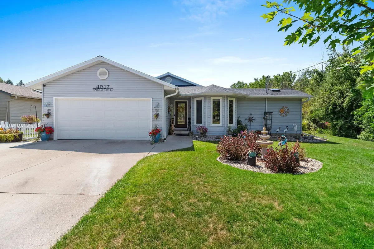 4517 Harvest Cir, Manitowoc, WI 54220 - #1
