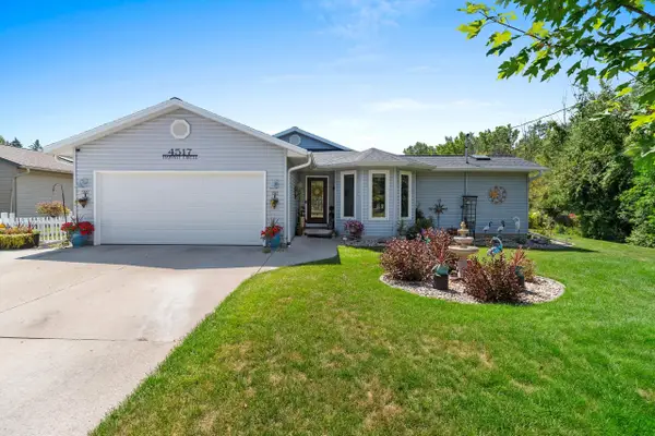 4517 Harvest Cir, Manitowoc, WI 54220