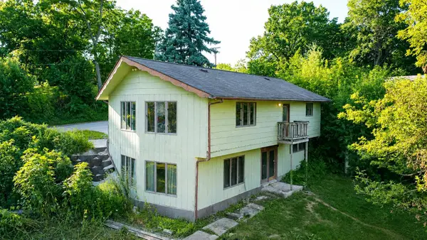 N1492 Clover Rd, Bloomfield, WI 53147