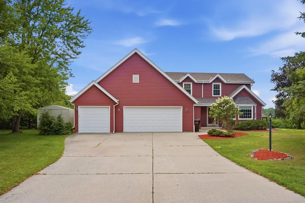 3725 S Joseph St, New Berlin, WI 53151 - #1