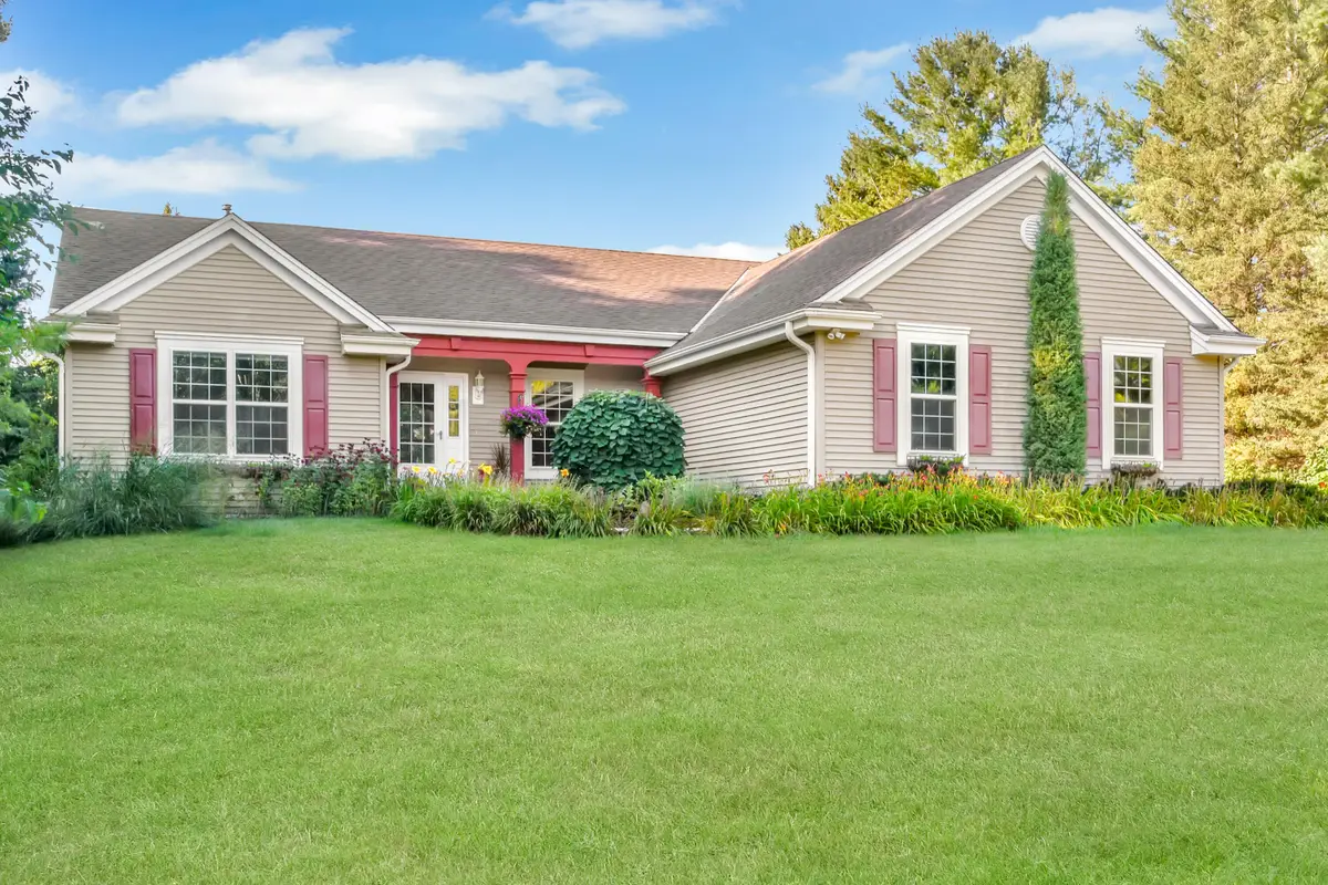 1402 Amys Pl, Farmington, WI 53090 - #1