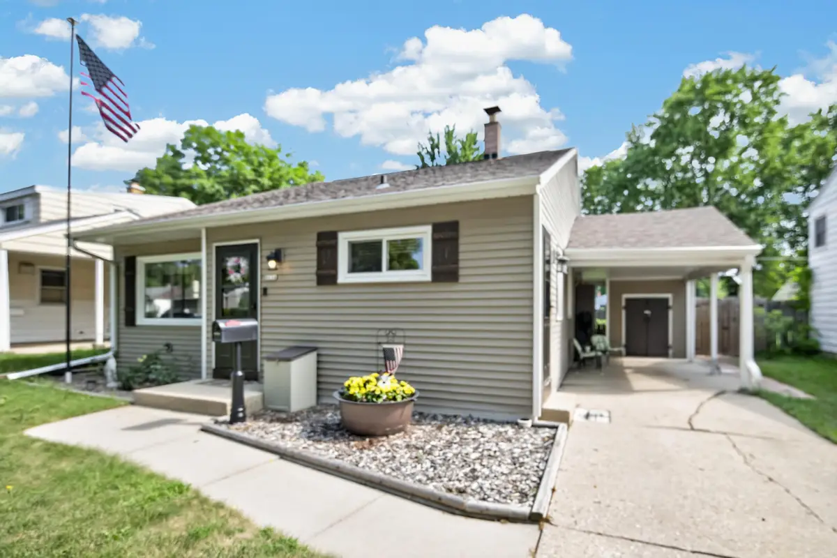 8036 W Scranton Pl, Milwaukee, WI 53218 - #1