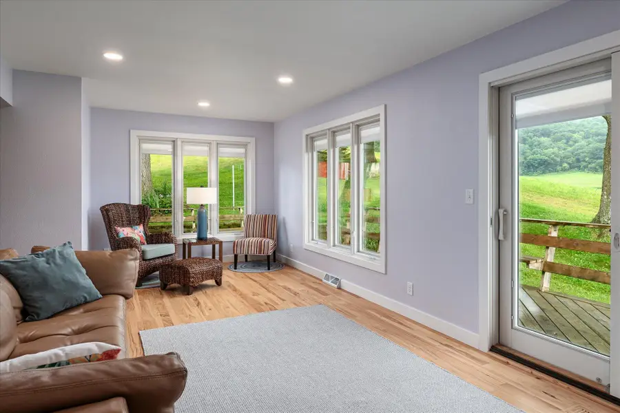 4251 Paar St, La Crescent, MN 55947 - #3
