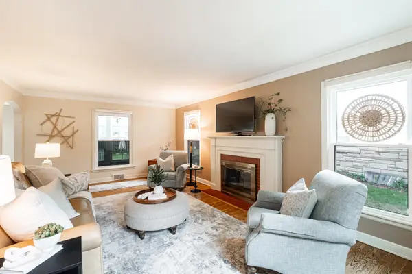 5656 N Milwaukee River Pkwy, Glendale, WI 53209
