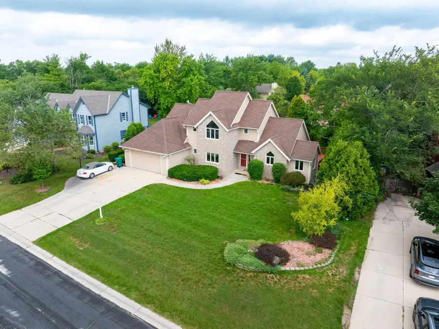 N53W14172 St Andrews Dr, Menomonee Falls, WI 53051 - #2