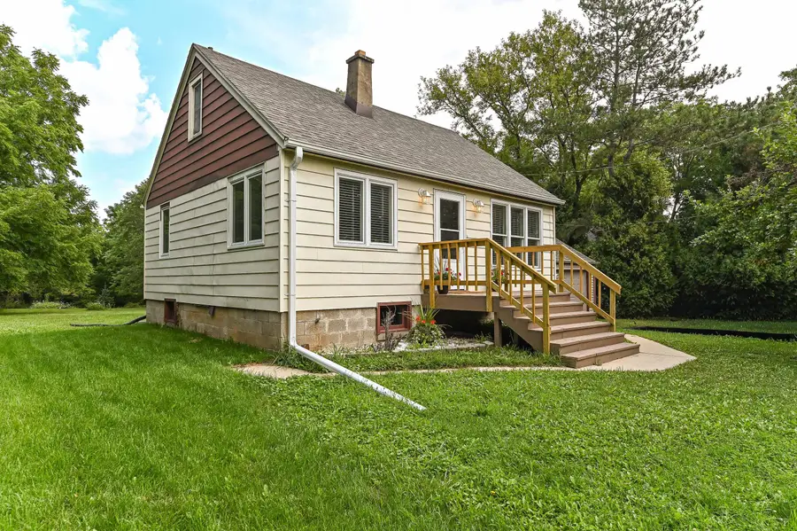 11810 W Howard Ave, Greenfield, WI 53228 - #3