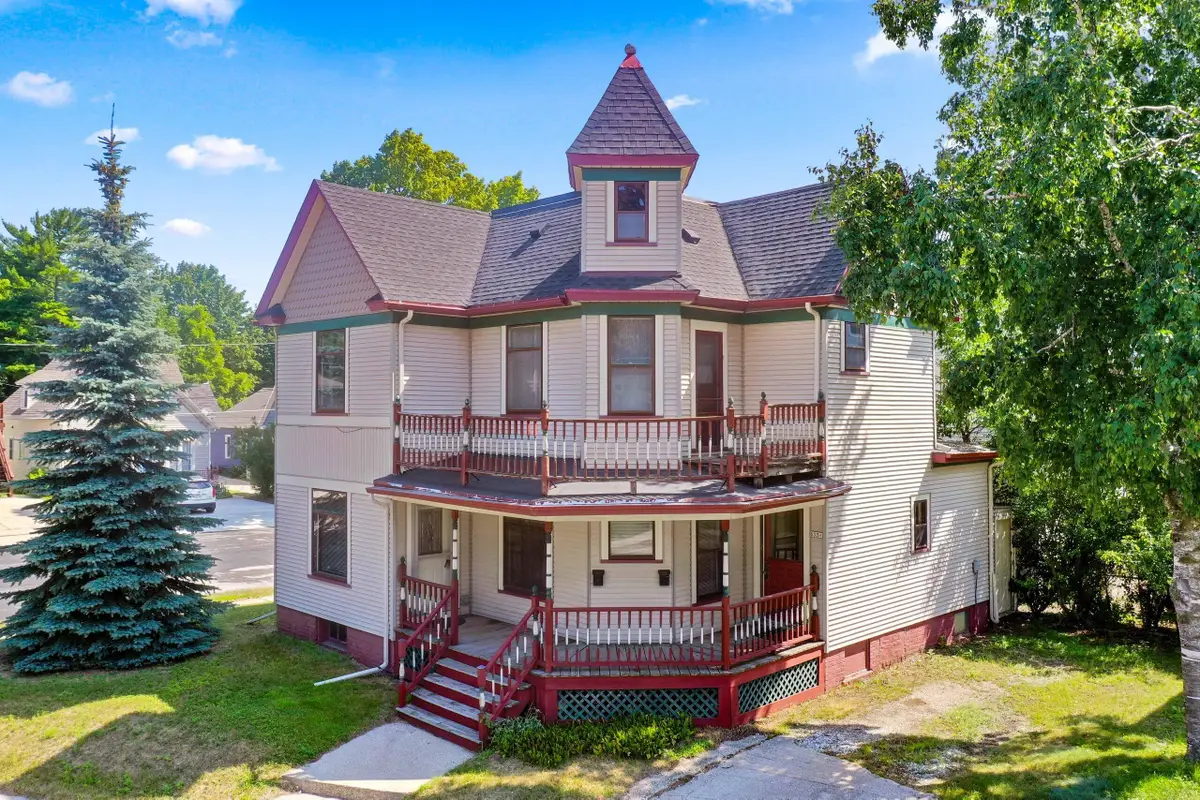 635 N Water St, Manitowoc, WI 54220 - #1