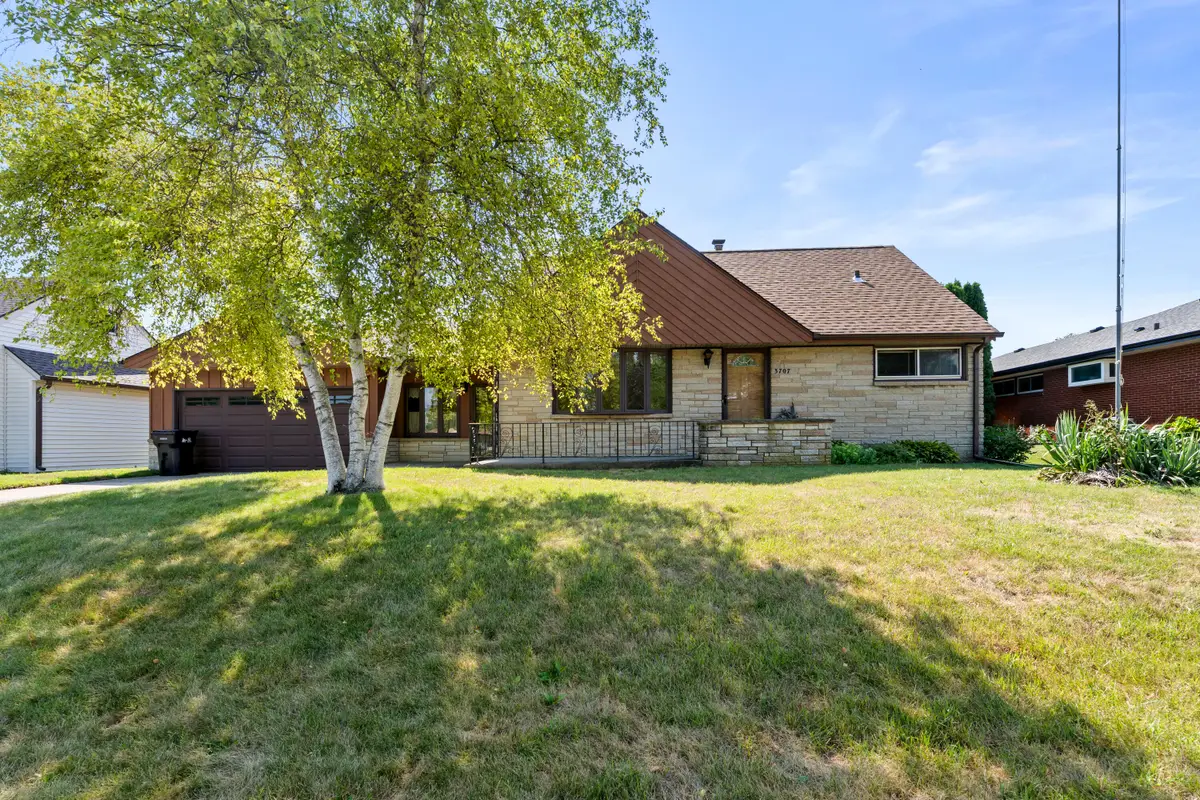 3707 Brooklawn Cir, South Milwaukee, WI 53172 - #1