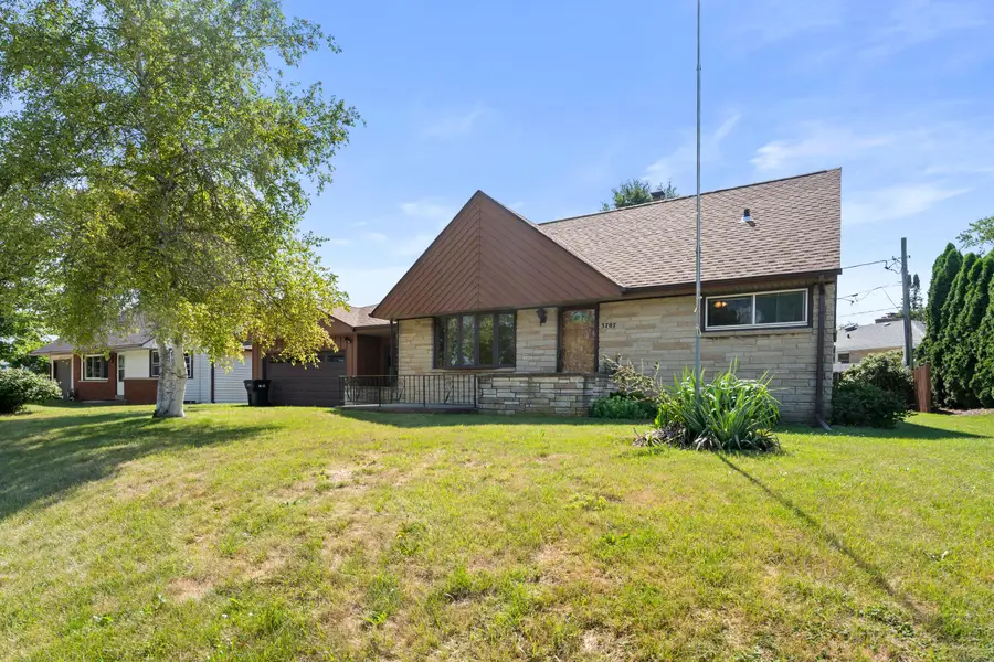 3707 Brooklawn Cir, South Milwaukee, WI 53172 - #2