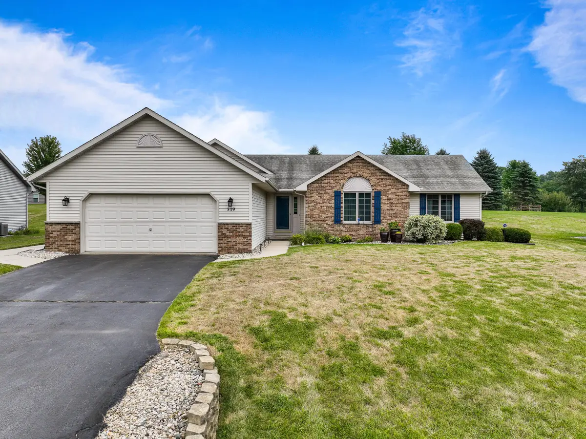 519 Danielson Dr, Darien, WI 53114 - #1
