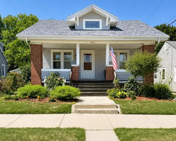 2214 S 16th St, Sheboygan, WI 53081