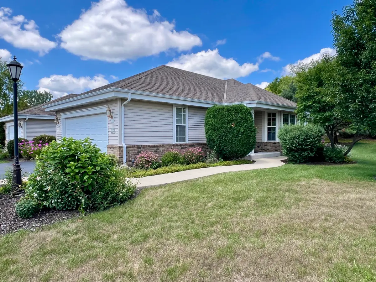 W141N9757 Knollcrest Cir, Germantown, WI 53022 - #1
