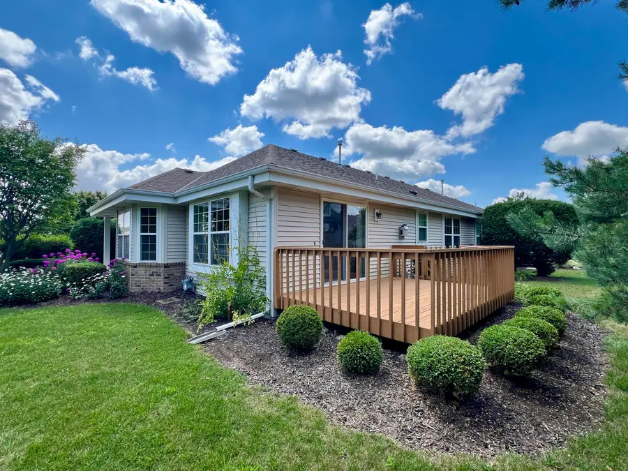 W141N9757 Knollcrest Cir, Germantown, WI 53022 - #2