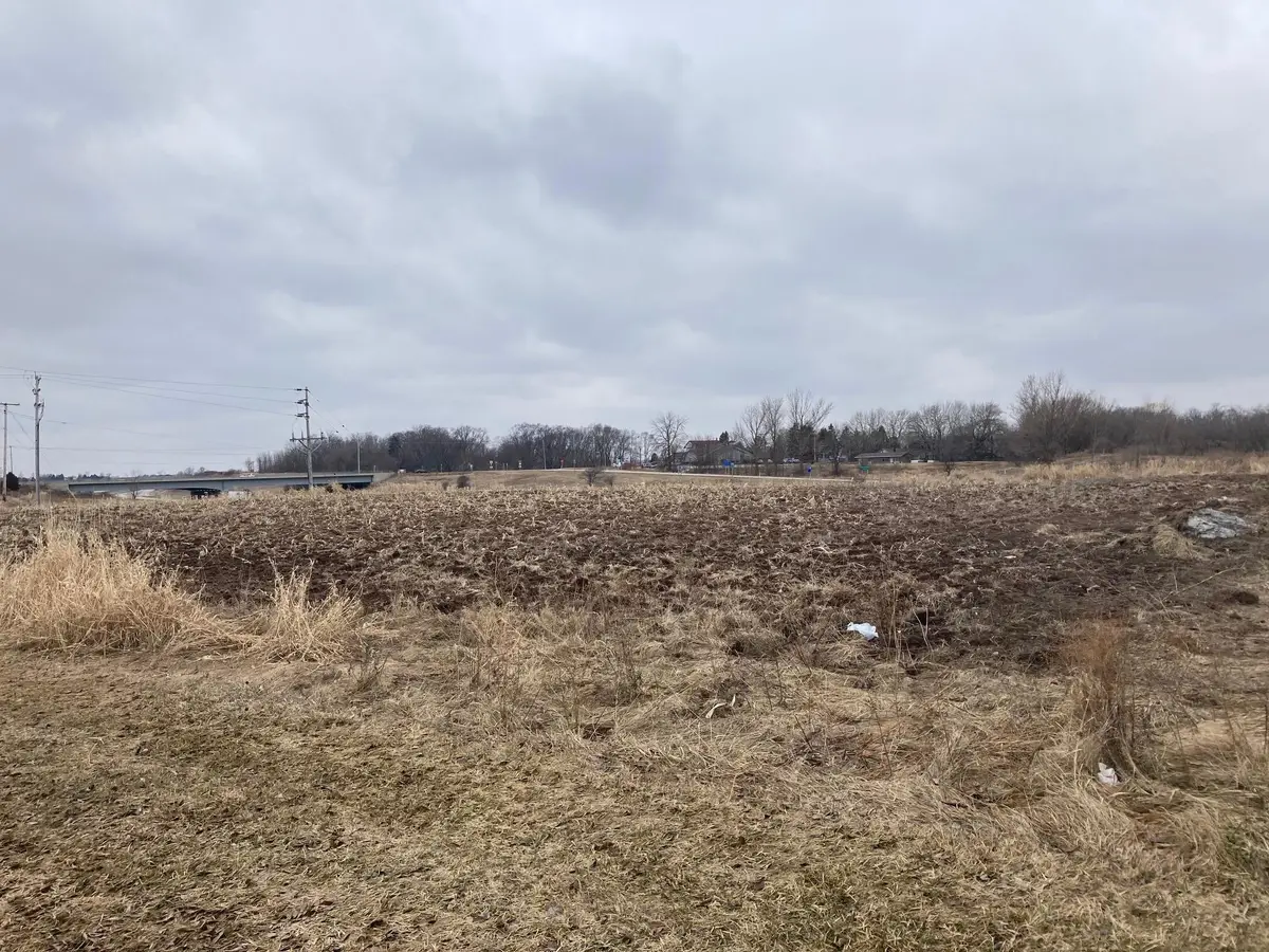 350 E Seven Hills Rd, Port Washington, WI 53074 - #1
