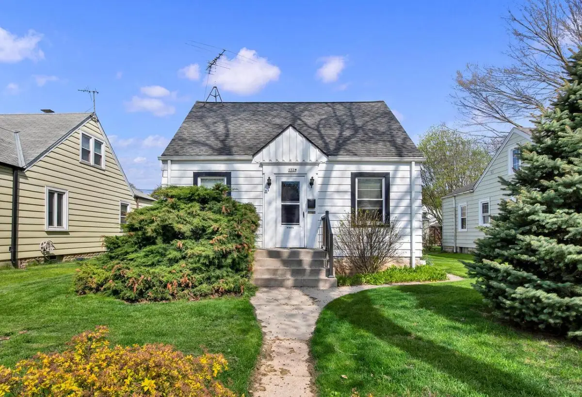 3326 S Lenox St, Milwaukee, WI 53207 - #1