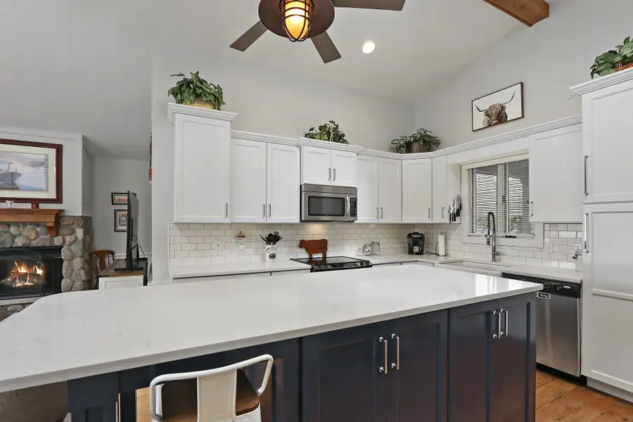 W5193 Sterlingworth Ct, Lauderdale Lakes, WI 53121 - #3