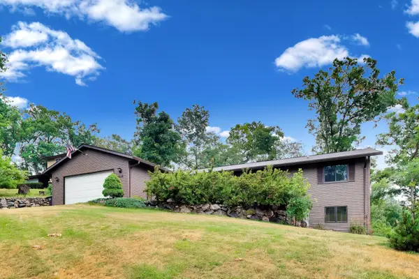 3246 N Robin Rd, Geneva, WI 53147