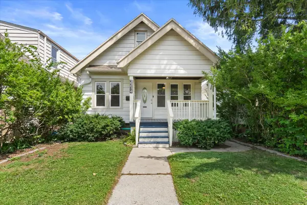 2234 S 72nd St, West Allis, WI 53219