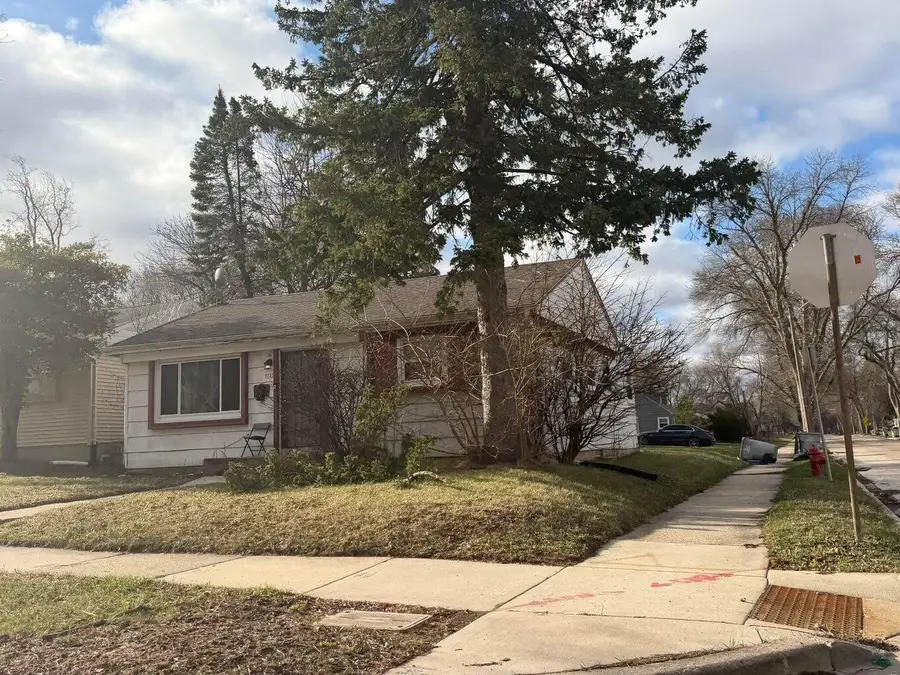 5733 W Custer Ave, Milwaukee, WI 53218 - #2