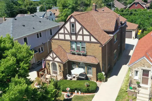 1620 E Olive St, Shorewood, WI 53211